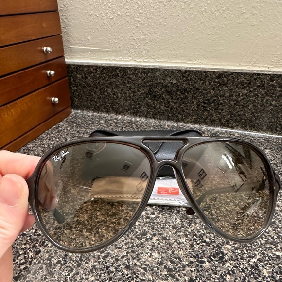 Classic Ray-Ban Aviator Sunglasses - Picture 2 of 5